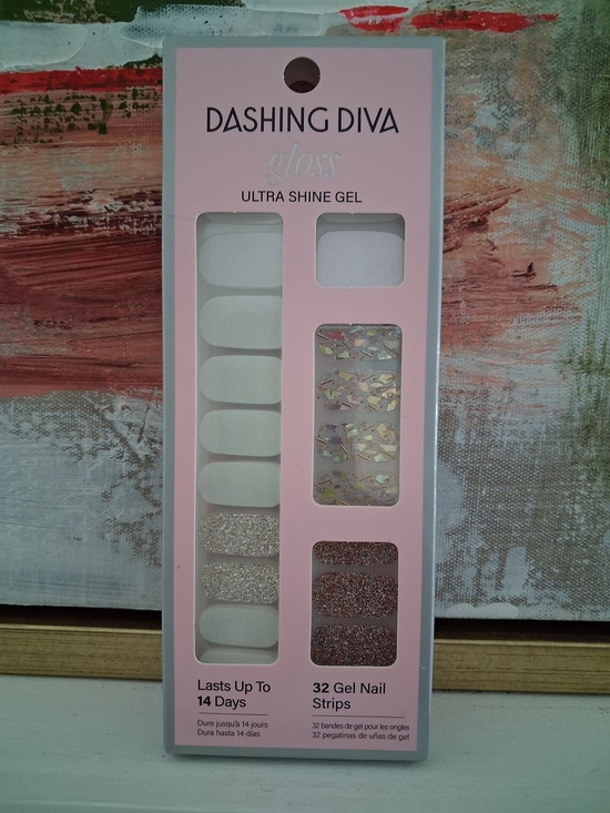 Dashing Diva Other - Dashing Diva Gloss Ultra Shine Gel Press-On Nails in White & Iridescent